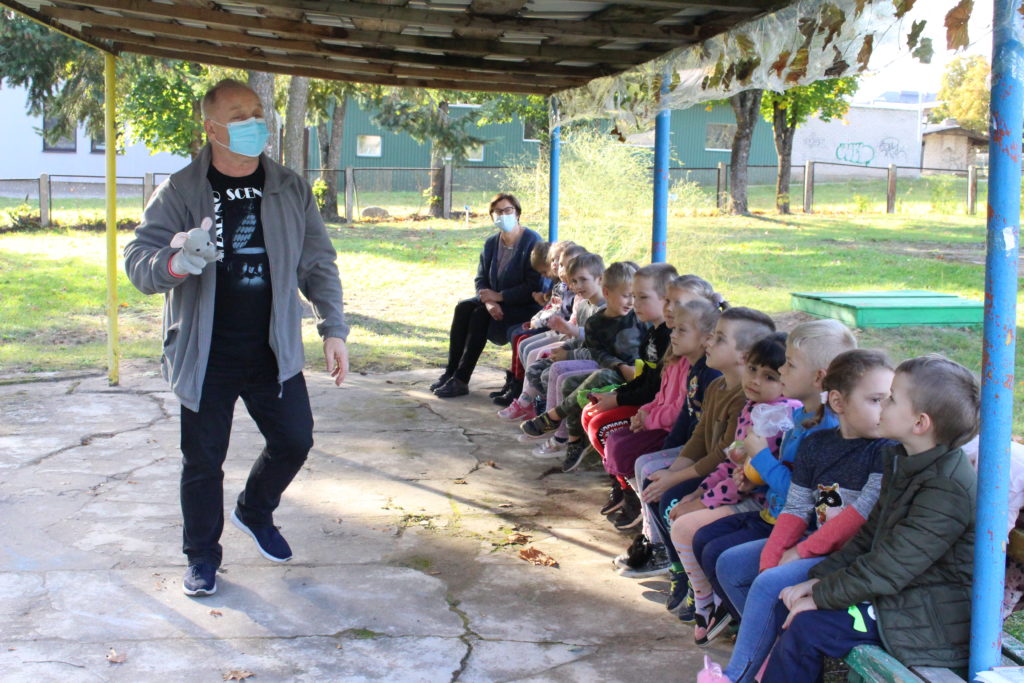projekto „Lėlių teatrų festivalis vaikai ir lėlės” edukacinis užsiėmimas mokykloje