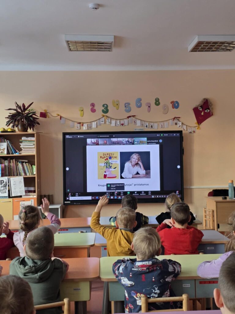 Virtualus susitikimas su vaikų rašytoja Evelina Daciūte