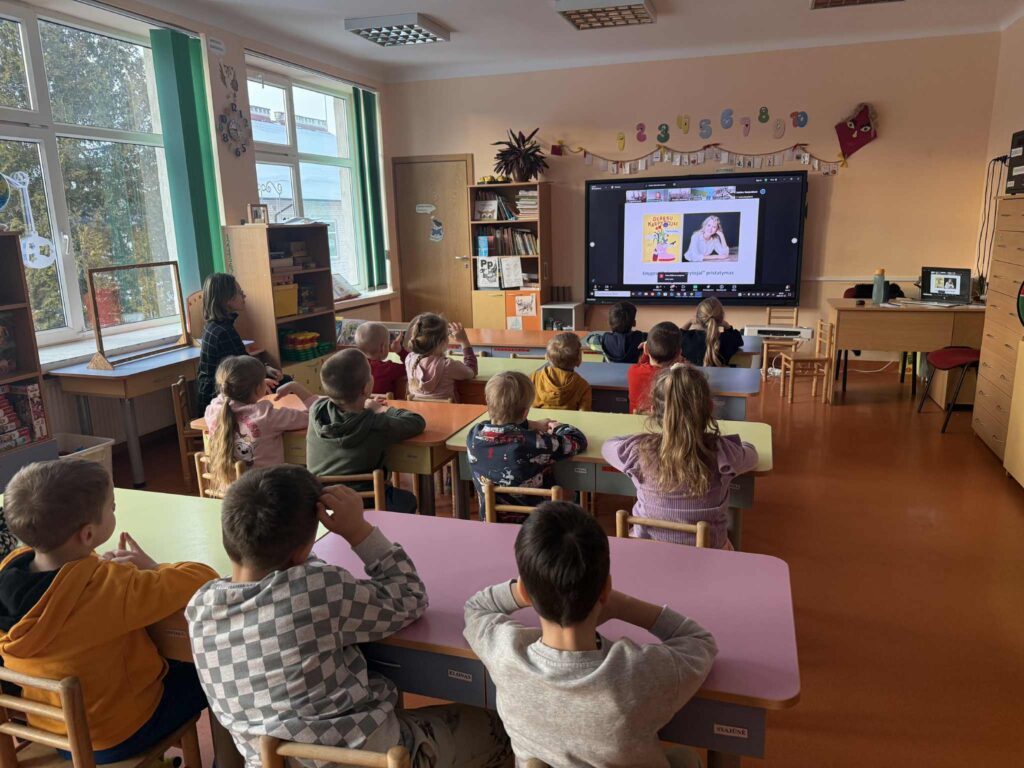 Virtualus susitikimas su vaikų rašytoja Evelina Daciūte