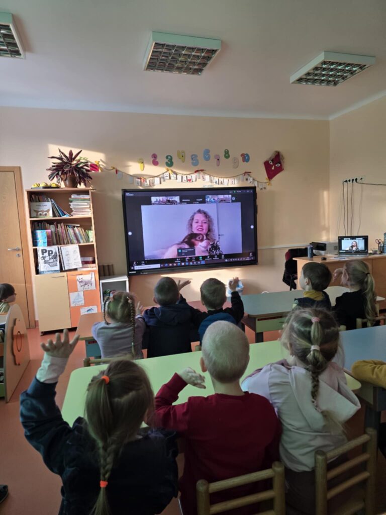 Virtualus susitikimas su vaikų rašytoja Evelina Daciūte